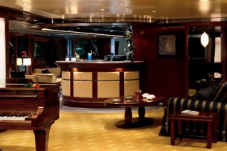 Main Salon Bar
